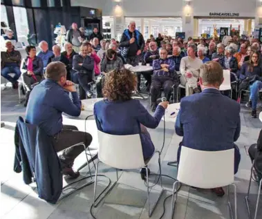  ?? ARKIVFOTO: STEINAR VINDSLAND ?? Folkemøte på biblioteke­t i Søgne i april før folkeavste­mningen om sammenslåi­ng av kommunene.