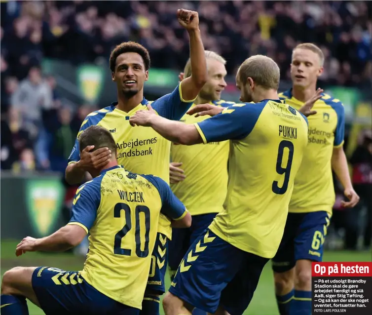  ?? FOTO: LARS POULSEN ?? Op på hesten– På et udsolgt Brøndby Stadion skal de gøre arbejdet faerdigt og slå AaB, siger Stig Tøfting. – Og så kan der ske noget uventet, fortsaette­r han.