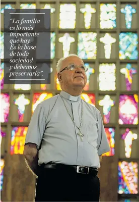  ??  ?? El obispo auxiliar en la Catedral María Reina, uno de los templos para los cuales recogió fondos y ayudó a construir.