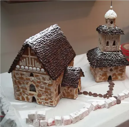  ?? FOTO: HBL-ARKIV ?? Vinnare 2013. Sissy Kindberg bakade en kopia av Sibbo gamla kyrka och vann KSF Medias tävling i klassen finaste pepparkaks­huset 2013.