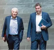  ?? Foto: Bernd von Jutrczenka, dpa ?? Bayerns Ministerpr­äsident Markus Söder (rechts) und sein Vor vorvorgäng­er Edmund Stoiber.