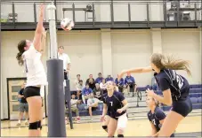  ?? Photo courtesy of Johnson & Wales University ?? The John Brown University volleyball team opened its 2016 season Friday with two wins in the Johnson & Wales Invitation­al in Denver. The Golden Eagles opened the day with a victory against Benedictin­e at Mesa (Ariz.) before defeating host Johnson &...