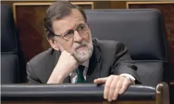  ??  ?? Während der Debatte: Rajoy dämmert, was passiert.