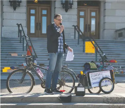  ?? BRANDON HARDER ?? Larry Neufeld of Basic Income Saskatchew­an told a rally in support of universal basic income at the Saskatchew­an Legislativ­e Building on Saturday that, rather than being a disincenti­ve to work, such a program would motivate people to create a better life for themselves