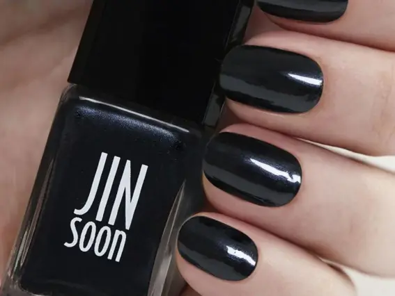  ??  ?? Jin Soon was our most long-lasting lacquer