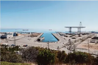  ?? Lea Suzuki/The Chronicle ?? A report suggests the former Hunters Point Naval Shipyard in San Francisco could be at risk of toxic groundwate­r surfacing due to climate change.
