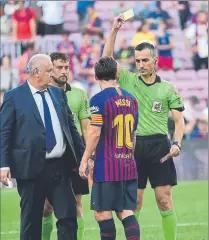  ?? F: MONTILLA ?? Messi discutió con Jaime Latre ante el Athletic en la 2018-19