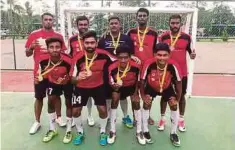  ??  ?? PASUKAN N Nine FC muncul juara Kejohanan Futsal 1 Malaysia Tertutup Daerah Jempol.
