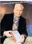  ?? FOTO: IMAGO ?? Per Olov Enquist mit dem Buch „Der Besuch des Leibarztes“.