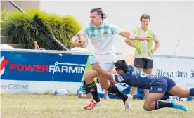  ?? Photos / Justin Miezenbeek ?? Te Awamutu Sports’ Westyn Cobb in the 2022 preseason rugby match against Auckland’s College Rifles.