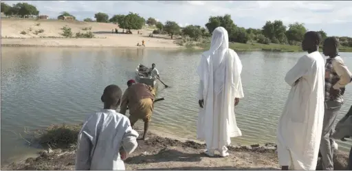  ??  ?? On the bank of Lake Chad