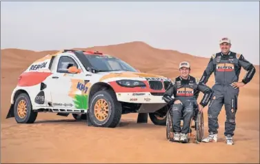  ??  ?? RETO. Isidre Esteve y su copiloto, Txema Villalobos, irán al Dakar 2018 con el Repsol Rally Team.