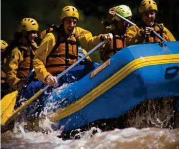  ??  ?? Rafting en Dique Cabra del Corral.