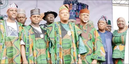  ?? Photo: Peter Moses ?? L-R: The Speaker, House of Representa­tives, Rt. Hon. Tajudeen Abass; Kogi State Governor, Yahaya Bello; Vice President, Kashim Shettima; Ogun State Governor, Prince Dapo Abiodun; former governor of Ogun State, Aremo Olusegun Osoba and Ogun State Deputy Governor, Engr. Noimot Salako-Oyedele at this year’s Akesan Day festival in Iperu Remo, Ogun State on Saturday.