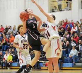  ?? SAM STEWART - DIGITAL FIRST MEDIA ?? Boyertown’s Katie Armstrong goes up for a layup during the fourth quarter.