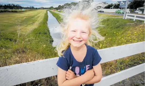  ?? Photo / Paul Taylor ?? Olivia Coulthard, 6, is concerned about the amount of plastic in Saltwater Creek.