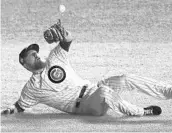  ?? STACY REVERE/GETTY IMAGES ?? Ben Zobrist fails to catch a fly ball in the fourth inning against the L.A. Dodgers during Game 5.