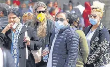  ?? DEEPAK SANSTA/HT ?? Tourists wearing masks while strolling on The Ridge in Shimla on Monday.