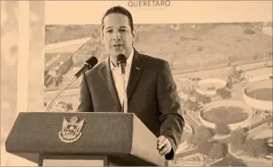  ?? Foto ee: miguel blancarte ?? El gobernador estatal, Francisco Domínguez Servién, preside el Consejo de la Comisión.