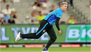  ?? PICTURE: Robert Cianflone/getty Images ?? Peter Siddle, pictured bowling for Adelaide Strikers in the Big Bash League, has signed a deal to join Somerset