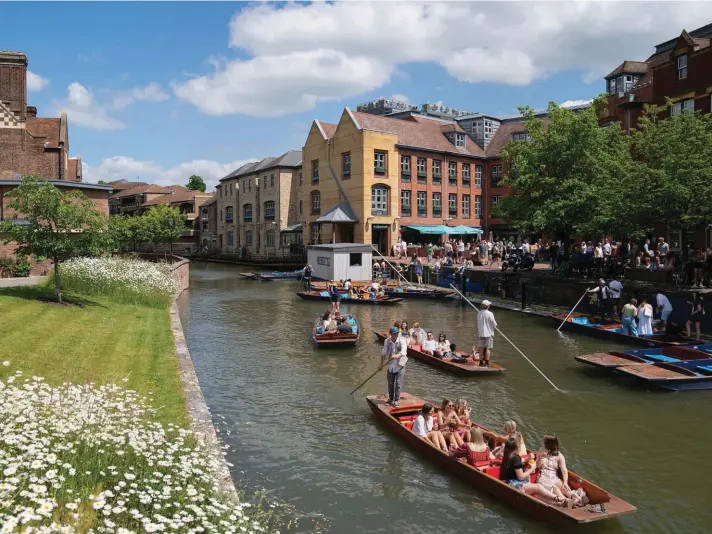  ??  ?? People enjoy punt tours along the River Cam during a sunny afternoon in Cambridge, England, Saturday. Photo: AP