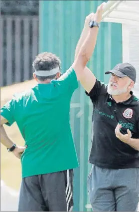  ??  ?? Imanol Ibarrondo con Juan Carlos Osorio, forman una dupla en la Tri que sueña con ganar