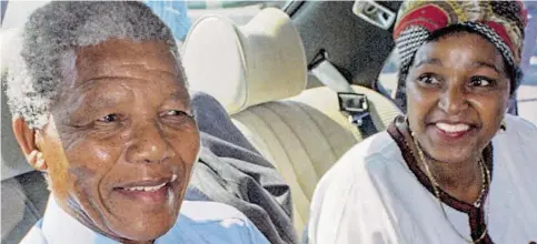  ?? BILD: SN/AP ?? Nelson Mandela und seine Frau Winnie am Tag nach seiner Freilassun­g.