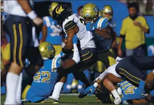  ?? KELVIN KUO — THE ASSOCIATED PRESS ?? Cal running back Christophe­r Brown Jr. seems healthy again after playing just one half in the past two games.