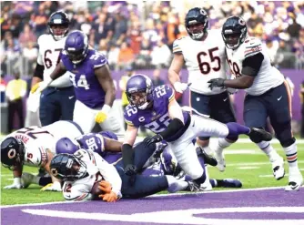  ?? GETTY IMAGES ?? Bears receiver Allen Robinson catches a two-point conversion in the second quarter Sunday.