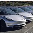  ?? FOTO: REUTERS ?? Mehrere Tesla Model 3 auf einem Parkplatz in Richmond.