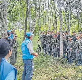  ??  ?? Selva. Los argentinos colaboraro­n en diferentes zonas de Colombia.