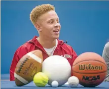  ?? [TOM TINGLE/THE ARIZONA REPUBLIC] ?? Pinnacle quarterbac­k Spencer Rattler is one of many headliners for the Sooners' 2019 recruiting class.