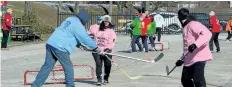  ?? MICHELLE ALLENBERG/ WELLAND TRIBU ?? More than 60 people participat­ed in hockey tournament­s on Saturday at Chippawa Park to raise funds for The Hope Centre during the 6th annual Julia's Hope Cup event.