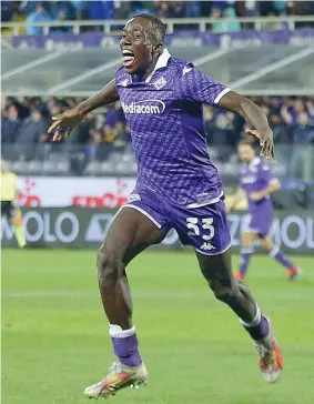  ?? (Getty Images) ?? Rivelazion­e Michael Kayode, 19 anni, terzino della Fiorentina a segno contro la Lazio. Suo anche il gol decisivo nella finale degli Europei Under 19