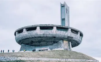  ?? NANNA HEITMANN/THE NEW YORK TIMES ?? Visitors at the Memorial House of the Bulgarian Communist Party in Buzludzha.