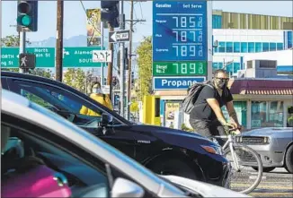  ?? Mel Melcon Los Angeles Times ?? GAS PRICES approachin­g $8 per gallon are on display Wednesday in downtown Los Angeles.