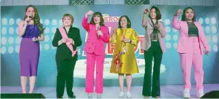  ?? ?? Cuneta and InLife Executive Chairperso­n Nina Aguas (fourth from left) lead guests at the InLife Sheroes anniversar­y. With them are (from left) host KaladKaren Davila, Mitch Valdez, Aryn Cristobal and Nicki Morena.