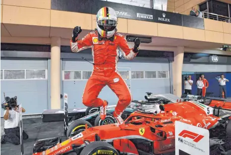  ?? FOTO: AFP ?? Belastungs­test bestanden: Sebastian Vettel nutzt seinen offenbar ziemlich schnellen, Loria getauften Ferrari als Trampolin.