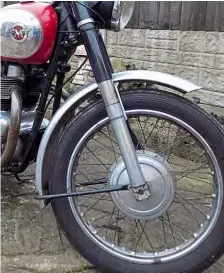  ??  ?? Although the AMC Teledrauli­c front fork is one of the best, the brake is less impressive. When Matchless uprated from a halfwidth front hub to a full-width alloy effort, they used brake shoes of the same width as before…