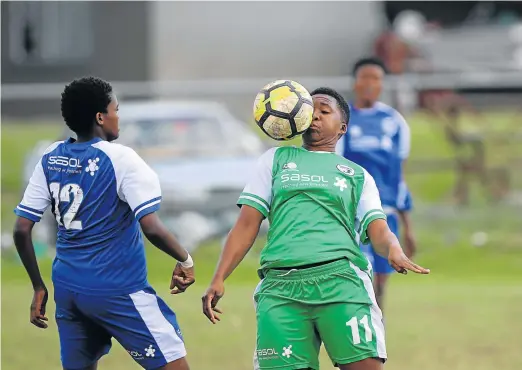  ?? Picture: MICHAEL PINYANA ?? FACE OFF: Thunderbir­ds played out a 1-1 draw against Birmingham City and now face Red Roses in a test of their strength