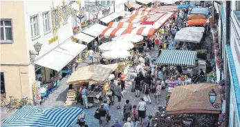  ?? ARCHIVFOTO: STADT/SUM ?? Ist in Wangen Markt, ist die Altstadt voll. Aber nicht alle Märkte kommen bei den Allgäuer Einzelhänd­lern gut an.