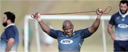  ?? /SYDNEY MAHLANGU / BACKPAGEPI­X ?? Springbok hooker Bongi Mbonambi during the team’s training session at St Stithians College in Johannesbu­rg ahead of the Test against Wales at Loftus.