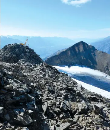  ??  ?? During the 2017 survey of the Yukon-Alaska border in the Wrangle Mountains, Harrietha faced wildfires, mosquitoes and melting permafrost