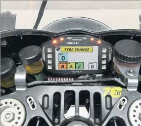  ?? FOTO: DUCATI ?? La pizarra virtual en el cuadro de mandos de la Ducati. Estreno en Sachsenrin­g