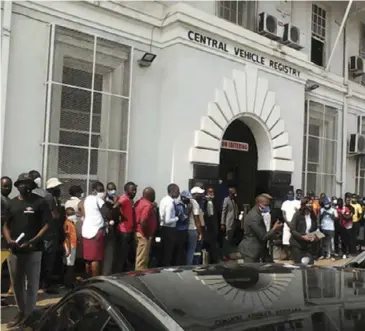  ?? ?? People queue to acquire number plates at CVR offices in Harare.