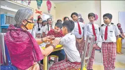  ?? PTI ?? A health care worker administer­s a dose of a Covid-19 vaccine to a student in Bikaner.