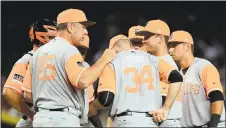  ?? JENNIFER STEWART — GETTY IMAGES ?? Giants manager Bruce Bochy talks with starter Chris Stratton, who struck out 10over six innings in what became an 11-0loss at Chase Field.