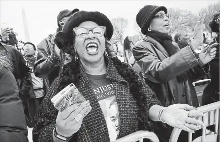  ?? JACQUELYN MARTIN THE ASSOCIATED PRESS ?? Wearing a T-shirt commemorat­ing Martin Luther King Jr., Debra Payne, of Kansas City, Mo, sings at a rally in Washington,D.C.