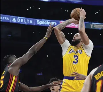  ?? DAMIAN DOVARGANES — THE ASSOCIATED PRESS ?? Anthony Davis (3) scored 22points in the Lakers' 136-105victory over the Atlanta Hawks on Monday.