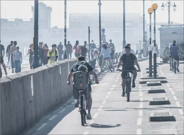  ?? Picture: Habibur Rahman ?? GETTING OUT Hundreds of strollers were seen to ignore the government’s social distancing advice as people were pictured at Southsea seafront and on beaches over the Easter weekend in April